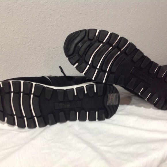 NEW DKNY Mobi zip top sneakers 9.5 - Picture 6 of 7